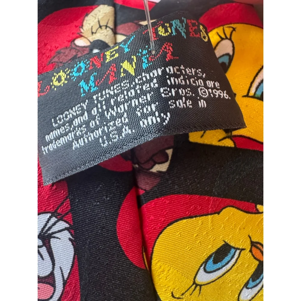 Looney Tunes Men's Black and Red Character Print Tie - Picture 4 of 6